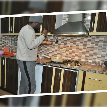 Tisnart Guest house *
